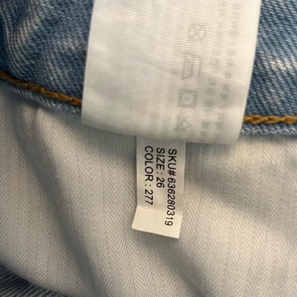 Abercrombie and Fitch Mom Jean Rise Curve 26/2 Light Wash - Picture 5 of 5